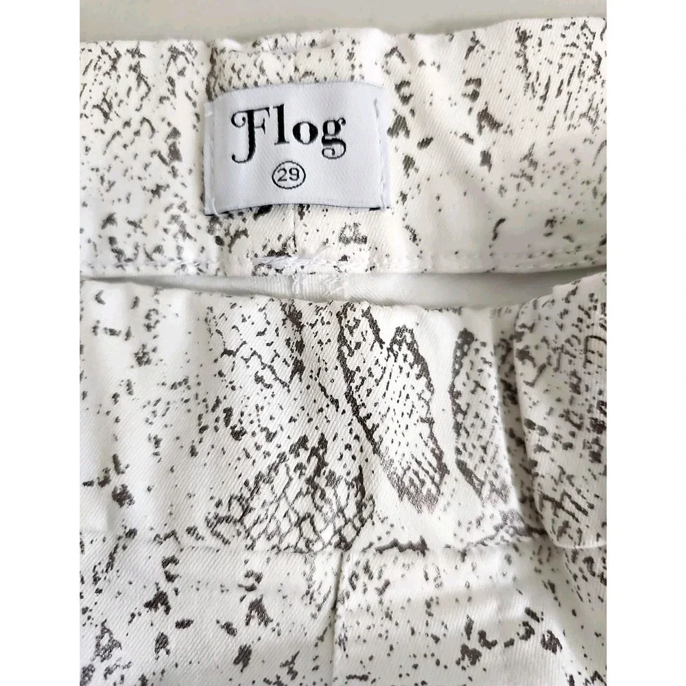 Flog ~Woman Size 29~ White Silver Animal Print Pull On Pants Stretch. - Picture 9 of 12